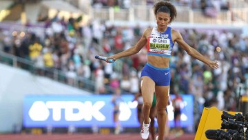 How Sydney McLaughlin's 4x400m split, 400m hurdles compare to all-time 400m times