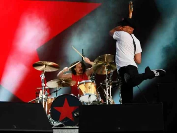 Rage Against The Machine's Tom Morello Tackled During Toronto Concert